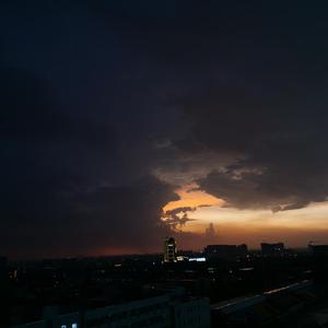 美女老师来我家吃鸡吧在线观看
